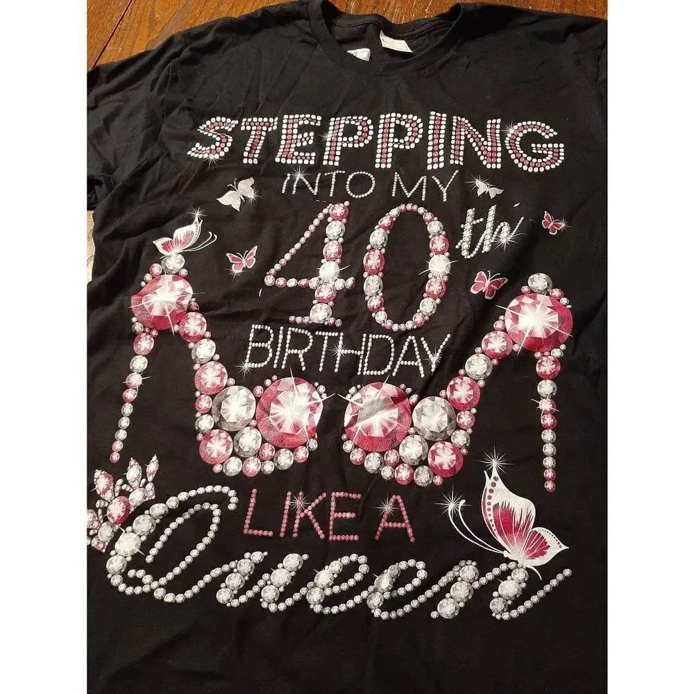New Large Stepping Into 40th Birthday Like A Queen Short Sleeve Tee T-Shirt NWT - Picture 2 of 4